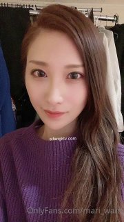 颜值不错的人妻少妇，给她穿上黑丝抠她骚穴，享受少妇的口活好棒，主动上位玩她骚奶子干她两炮