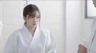 我要色播极品高颜值白裤大长腿妹子，骑在身上摸逼舌吻足交镜头前口交被操的喊不要
